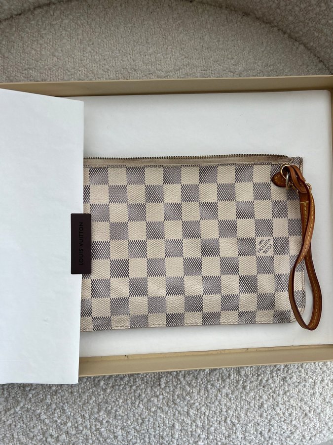 Louis Vuitton Neverfull Kuvertväska