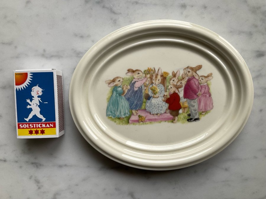 Bunnykins tavla i porslin/ Barntavla . Royal Doulton I originalförpackning