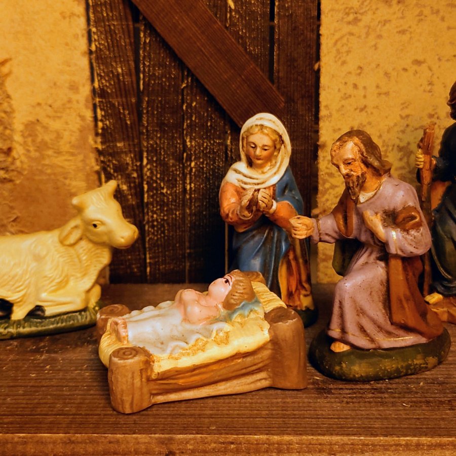 Fin julkrubba med figurer nativity scene Jesus födelse julpynt vintage retro