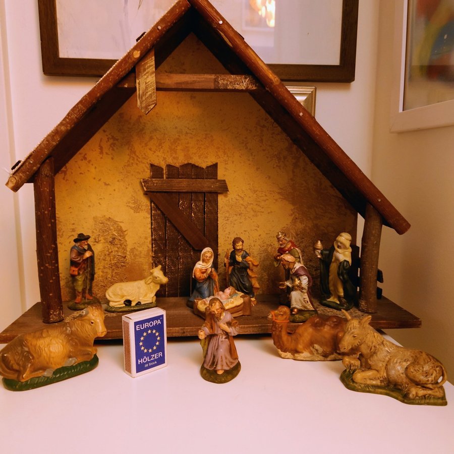 Fin julkrubba med figurer nativity scene Jesus födelse julpynt vintage retro