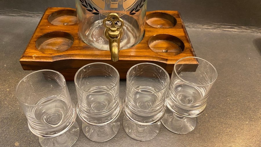 WHISKEYSET, trä/glas, 1900-talets senare del.