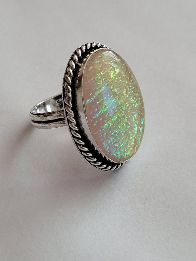 Ring med triplett Opal från Australien stl 185