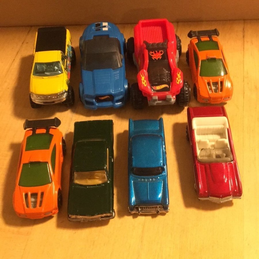 8 st Hot Wheels bilar