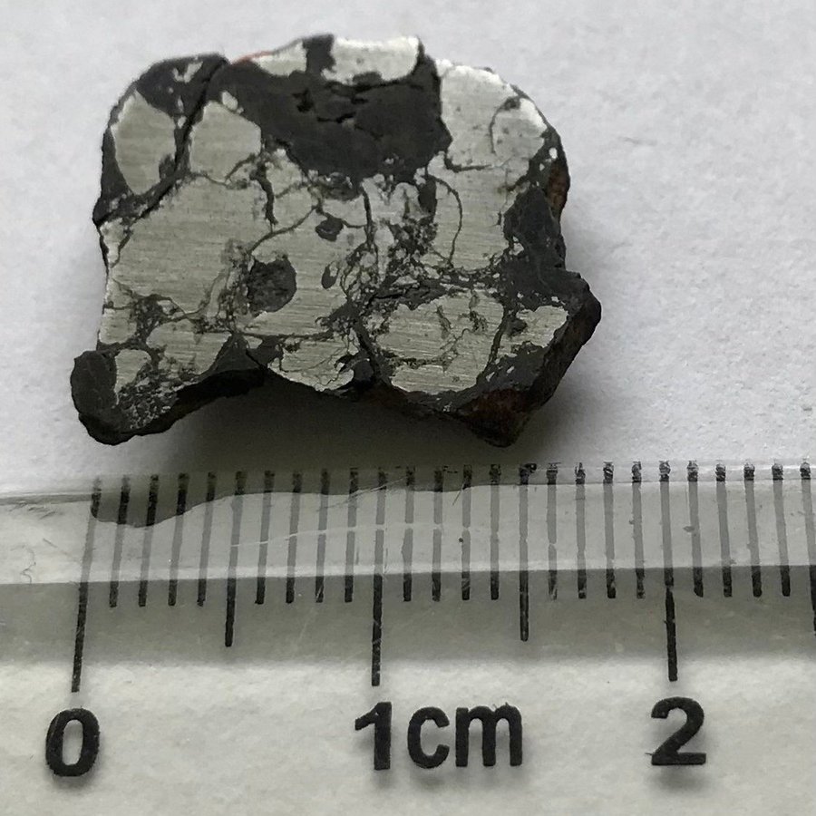 Ultra sällsynt meteorit - CB Carbonaceous - NWA 4025 - 3,10g - ändskärning