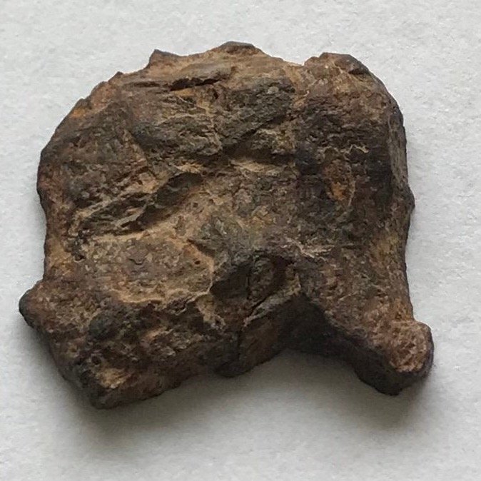 Ultra sällsynt meteorit - CB Carbonaceous - NWA 4025 - 3,10g - ändskärning