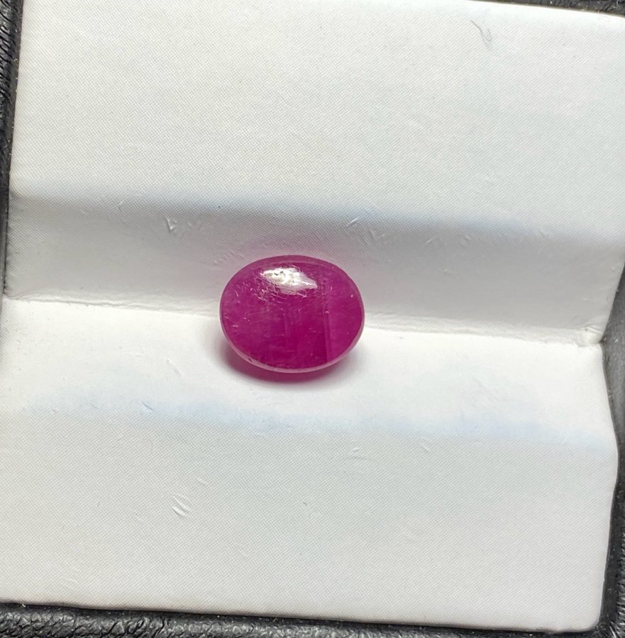 Ruby cabochon 3,42 carat