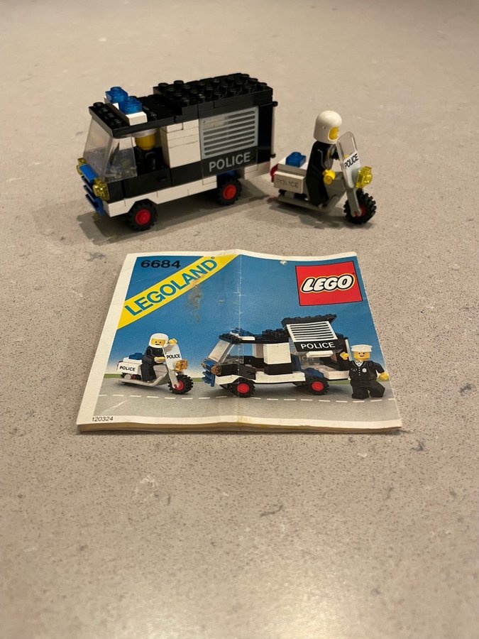 Lego Classic Town - Police Patrol Squad 6684, Komplett