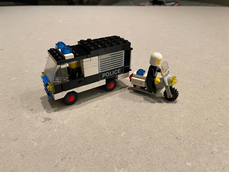 Lego Classic Town - Police Patrol Squad 6684, Komplett