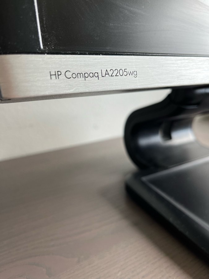 HP Compaq LA2205wg Skärm