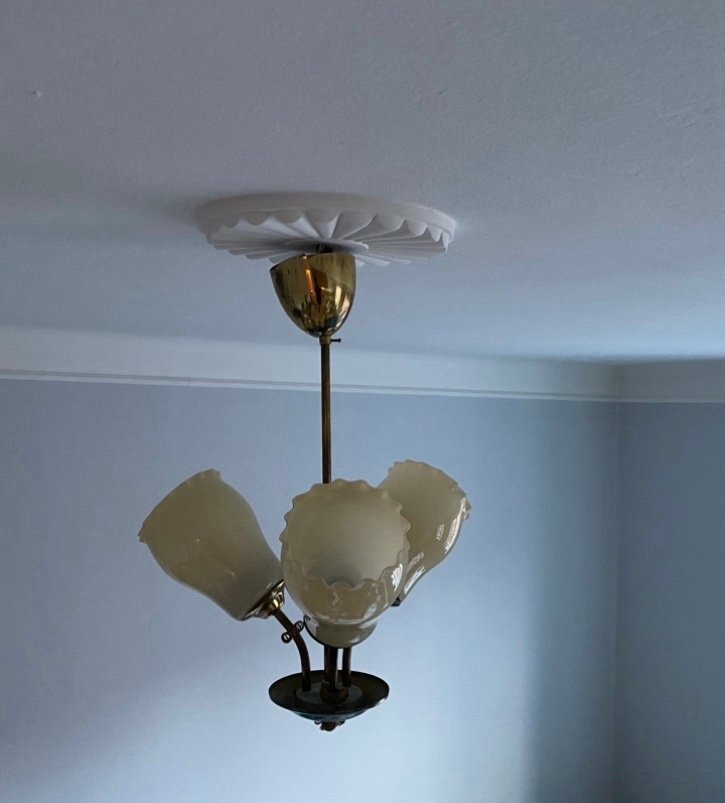 Lampa Itsu Finland mid-century pendant chandelier brass opaline glass taklampa