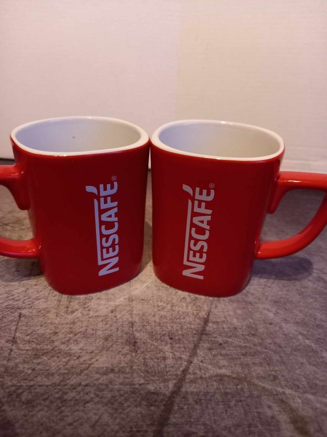 Två Nescafé Muggar