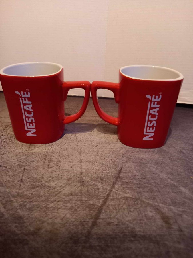 Två Nescafé Muggar