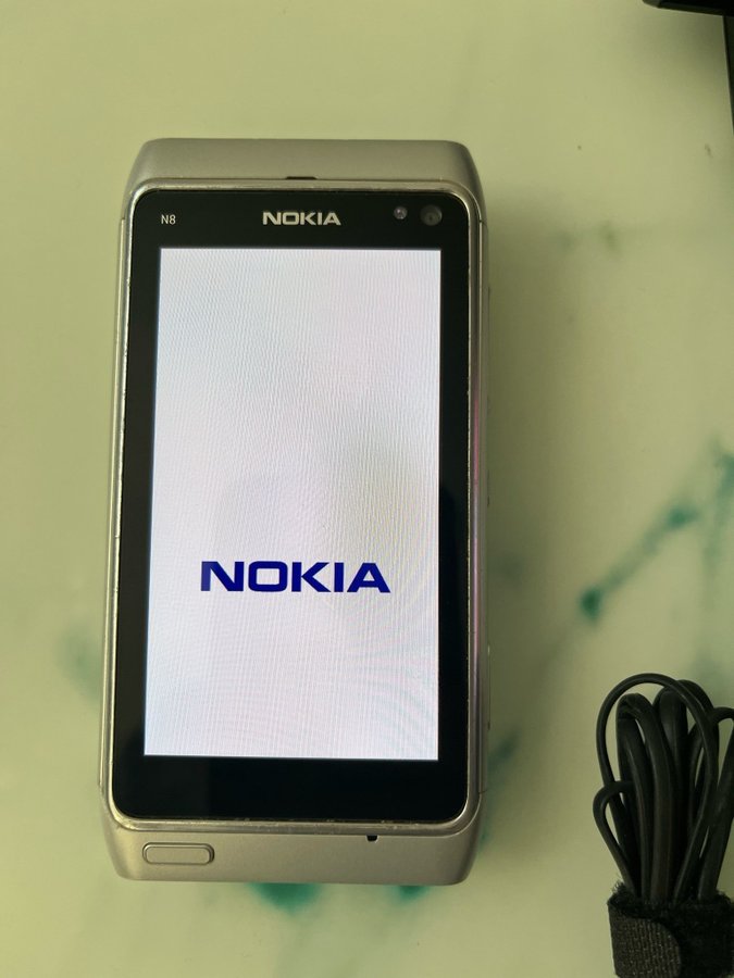 Nokia N8