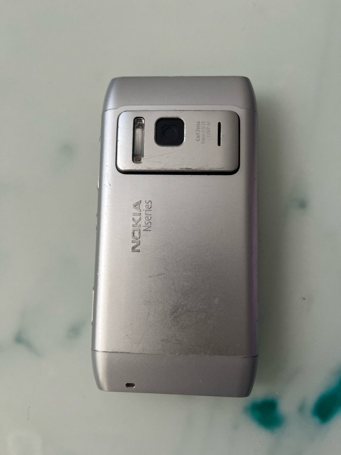 Nokia N8