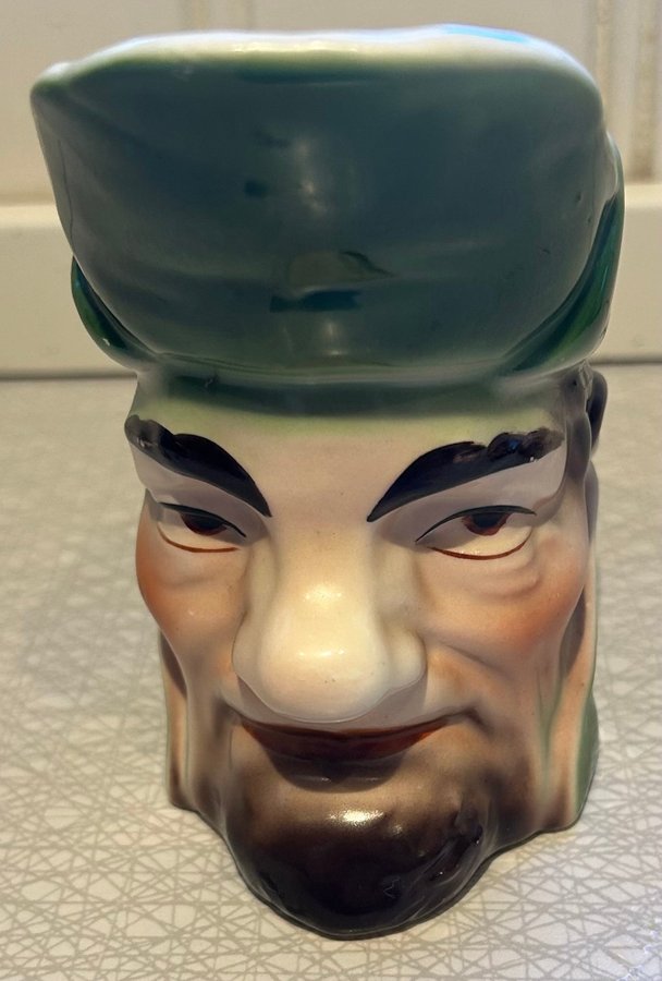 Gammal mugg Toby Jug” Leprechaun” keramik