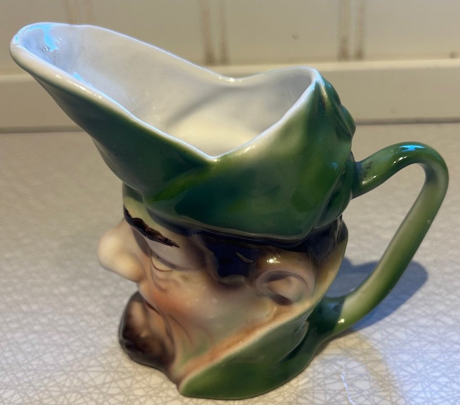 Gammal mugg Toby Jug” Leprechaun” keramik