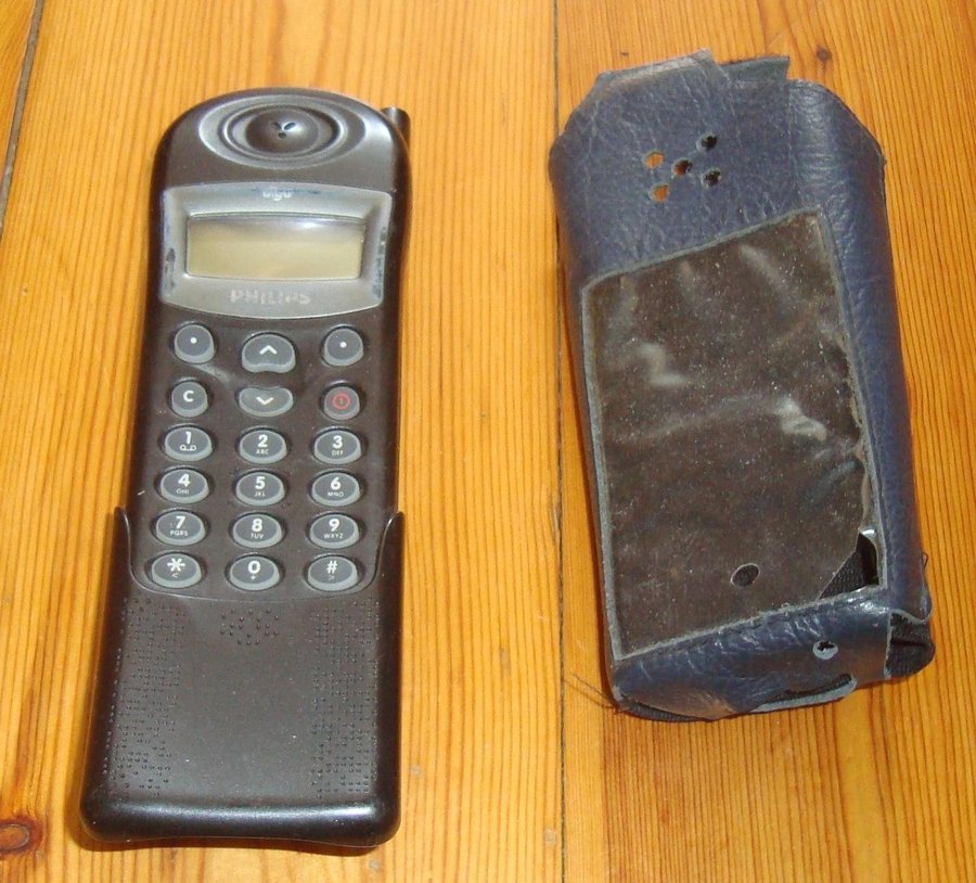 Philips mobiltelefon med fodral Retro för samlare Samlarobjekt Äldre