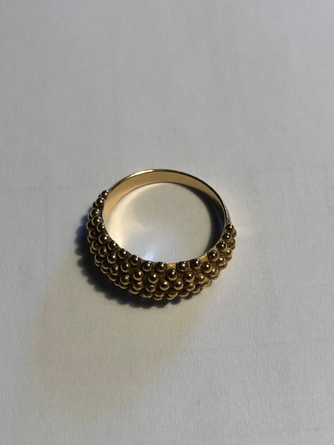 *Nyskick* Ring Dew design Emma Israelsson guldförgylld mässing storlek 19 mm