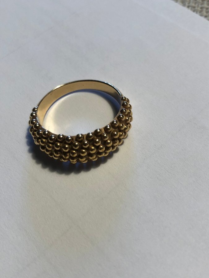 *Nyskick* Ring Dew design Emma Israelsson guldförgylld mässing storlek 19 mm