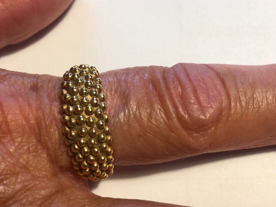 *Nyskick* Ring Dew design Emma Israelsson guldförgylld mässing storlek 19 mm