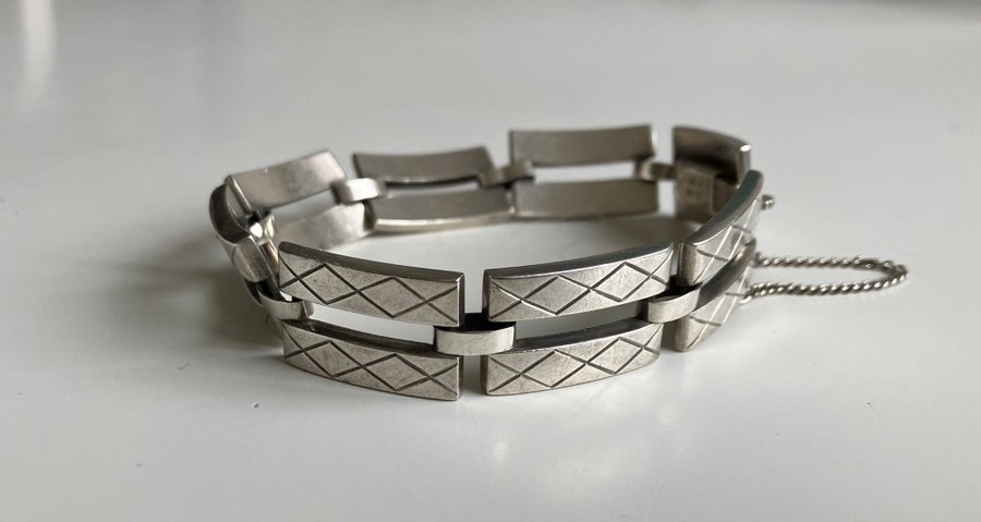 ARMBAND stämplat SILVER 48 gram av GULDVARUAKTIEBOLAGET G DAHLGREN  CO. 1962