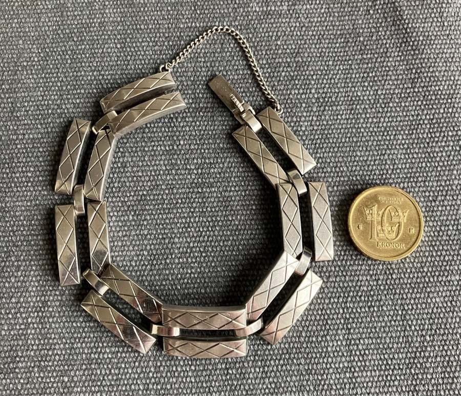 ARMBAND stämplat SILVER 48 gram av GULDVARUAKTIEBOLAGET G DAHLGREN  CO. 1962