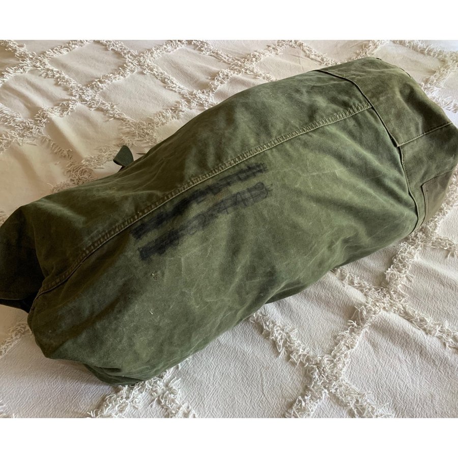 Vintage US ARMY VIETNAM KOREA DUFFEL barrak militär väska ryggsäck retro