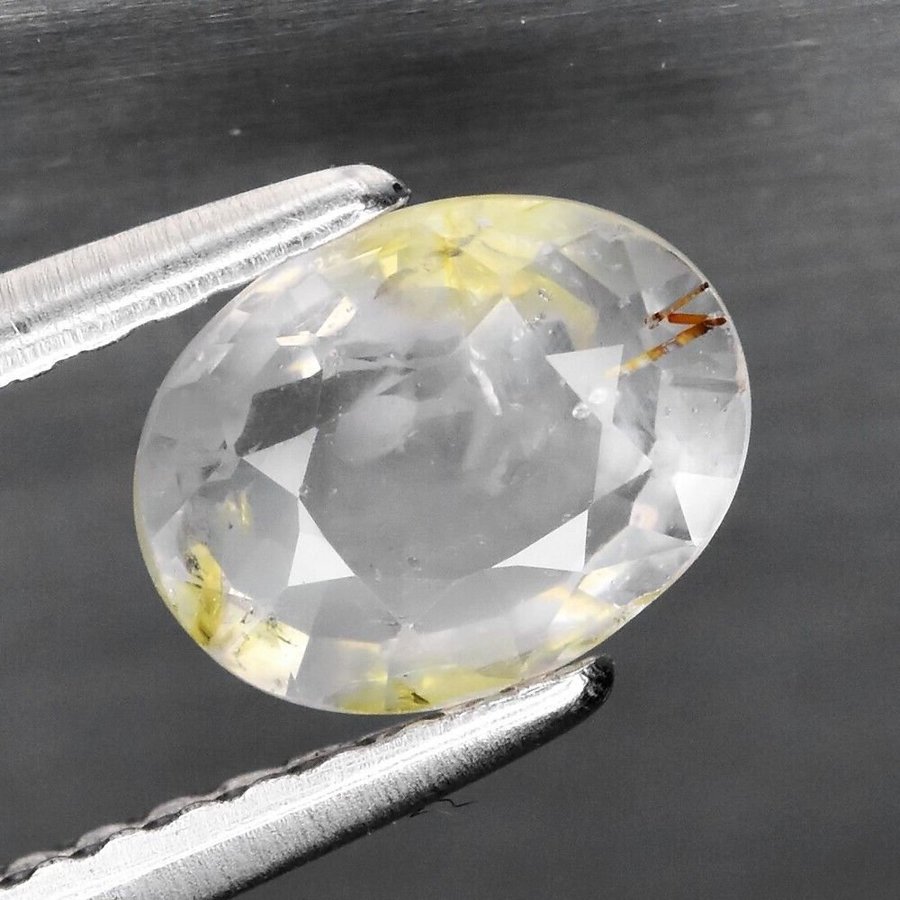 Safir 0,97ct. Oval ljusgul