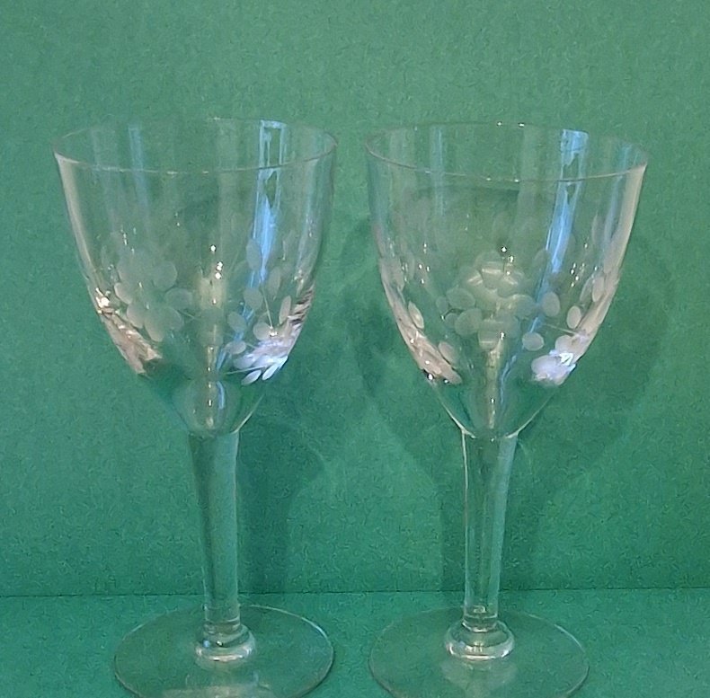 2 st. Glas med blommönster slipad vintage retro vinglas rödvinglas