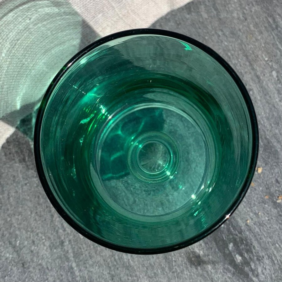 Äldre luminarc glas grönt glas på fot