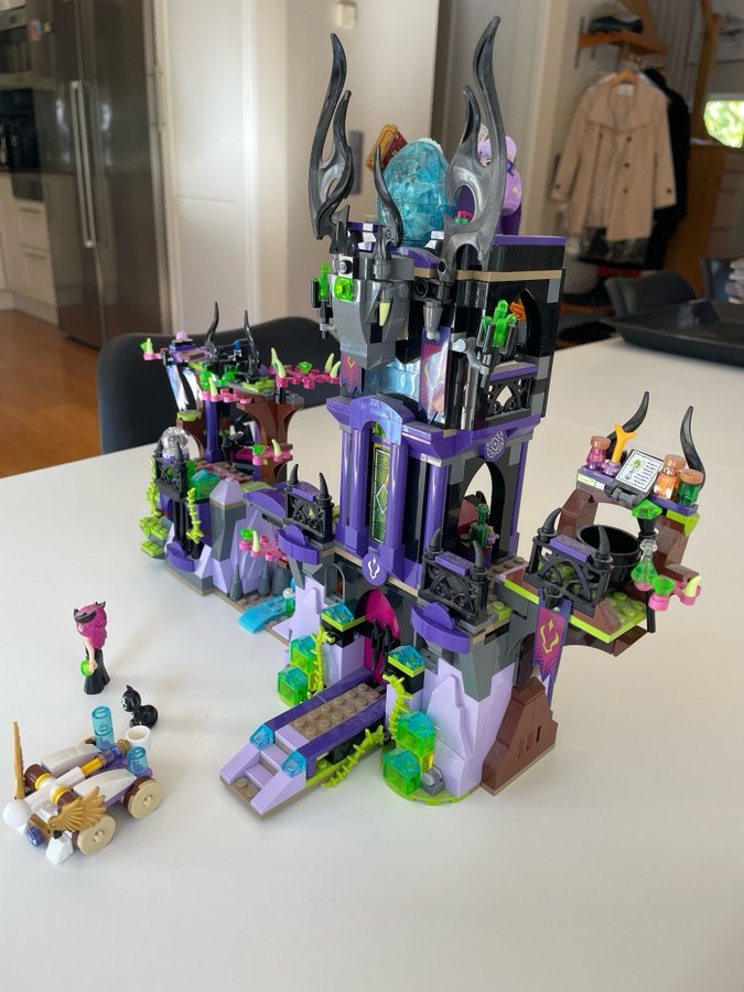 LEGO Elves 41180 - The Goblin King's Evil Fortress