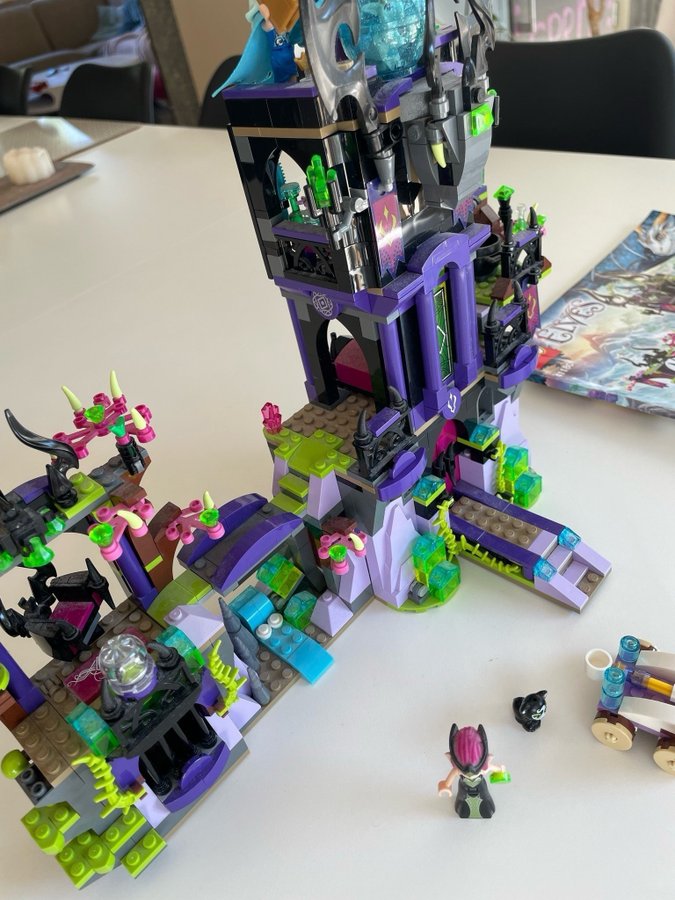 LEGO Elves 41180 - The Goblin King's Evil Fortress