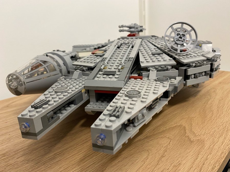 LEGO Star Wars Millennium Falcon - 7965 (2011-2014)