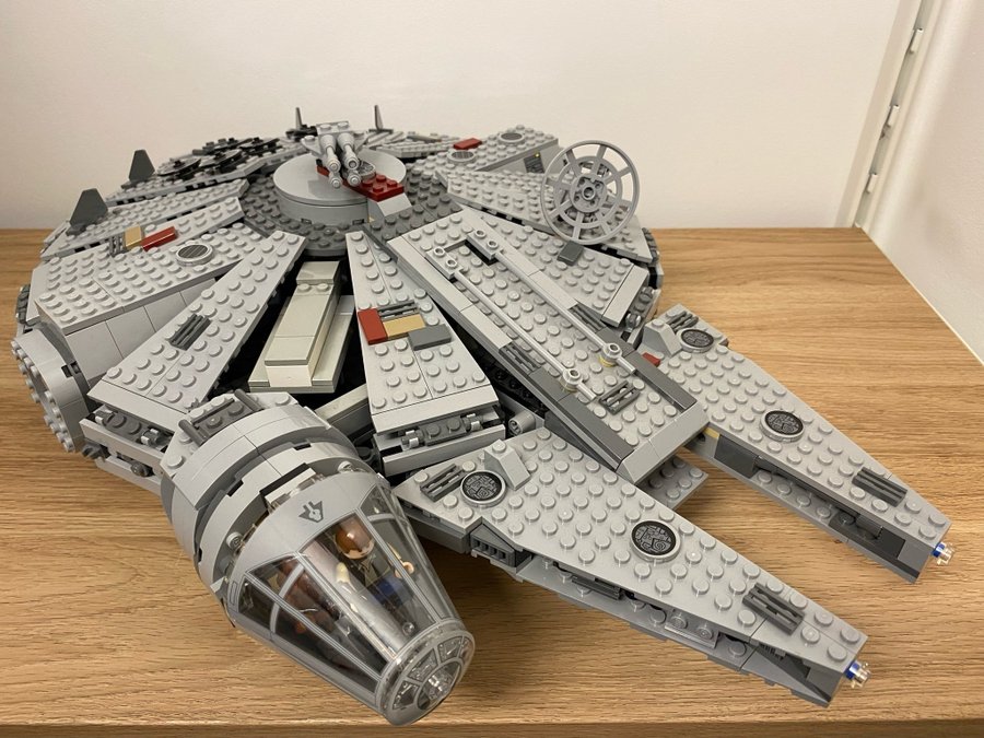 LEGO Star Wars Millennium Falcon - 7965 (2011-2014)