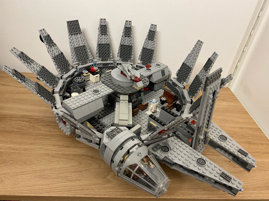 LEGO Star Wars Millennium Falcon - 7965 (2011-2014)