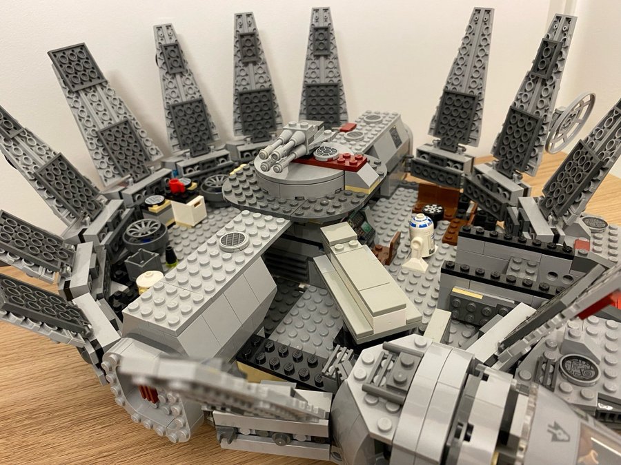 LEGO Star Wars Millennium Falcon - 7965 (2011-2014)