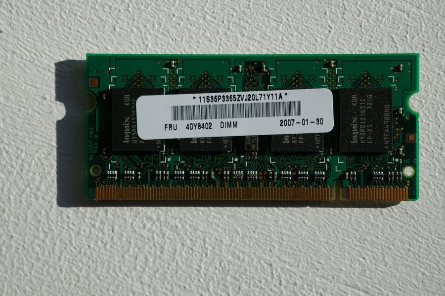 Hynix 512MB SO-DIMM DDR2 PC2-5300S 667MHz HYMP564S64CP6-Y5 AB minne