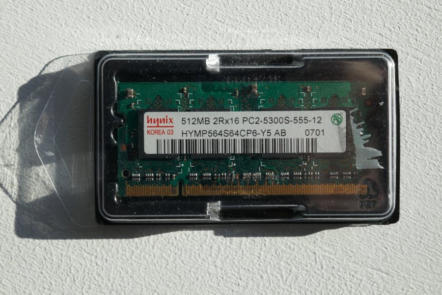 Hynix 512MB SO-DIMM DDR2 PC2-5300S 667MHz HYMP564S64CP6-Y5 AB minne