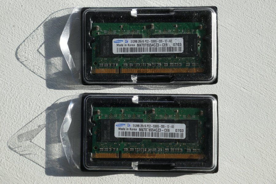 Samsung 1GB (2x 512MB) SO-DIMM DDR2 PC2-5300S 667MHz M470T6554CZ3-CE6 minnen