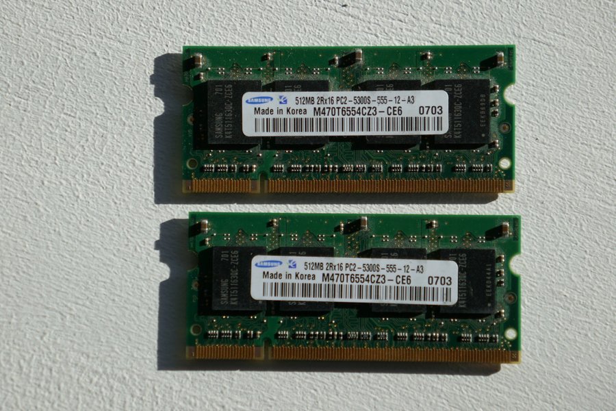 Samsung 1GB (2x 512MB) SO-DIMM DDR2 PC2-5300S 667MHz M470T6554CZ3-CE6 minnen