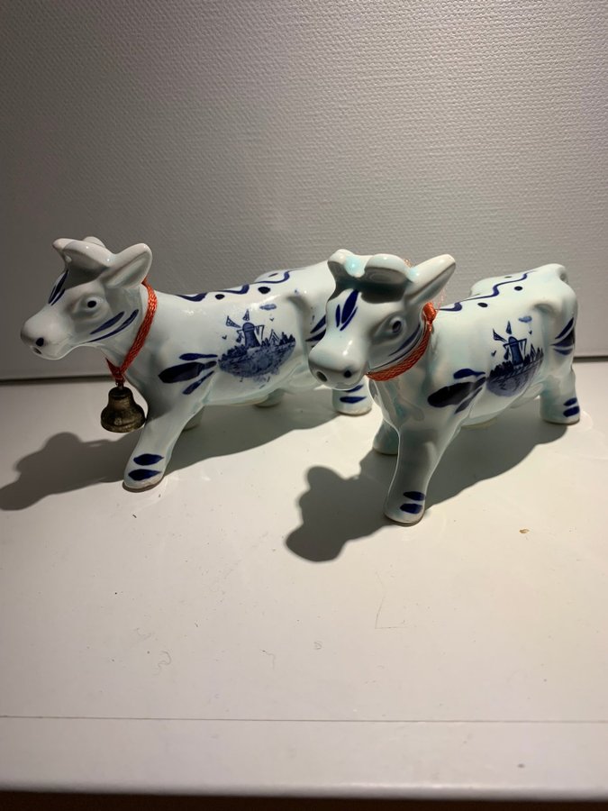 Två Delftblå Ko Delft salt  pepper cow set