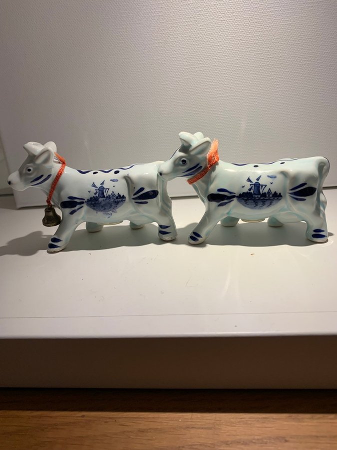 Två Delftblå Ko Delft salt  pepper cow set