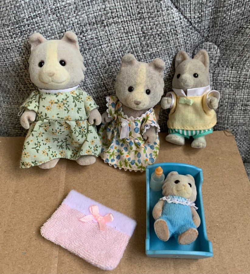 Sylvanian Families hund katt familj mamma barn baby säng flaska husky farthing