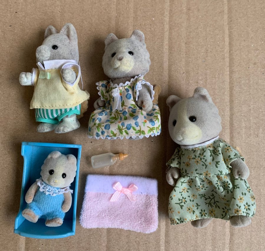 Sylvanian Families hund katt familj mamma barn baby säng flaska husky farthing