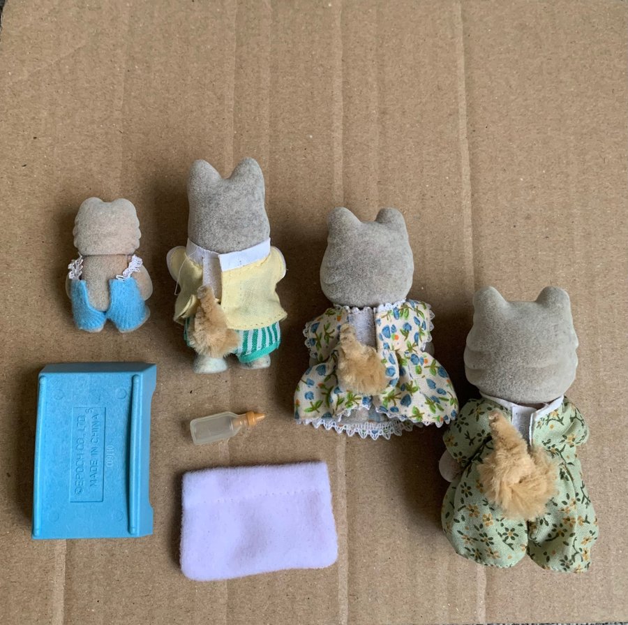 Sylvanian Families hund katt familj mamma barn baby säng flaska husky farthing