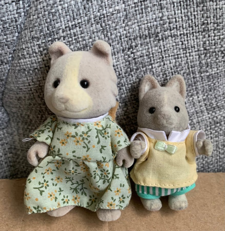 Sylvanian Families hund katt familj mamma barn baby säng flaska husky farthing