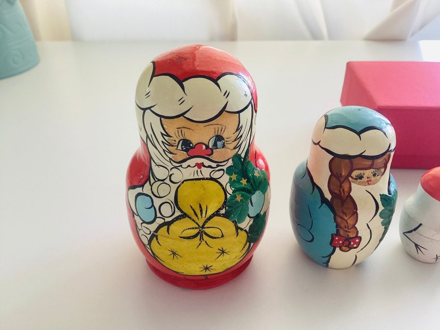 magnifika gamla juldockor i trä handmålning i Matryoshka Christmas stil