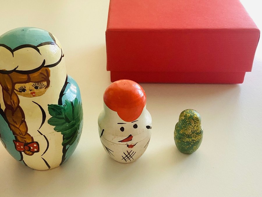 magnifika gamla juldockor i trä handmålning i Matryoshka Christmas stil