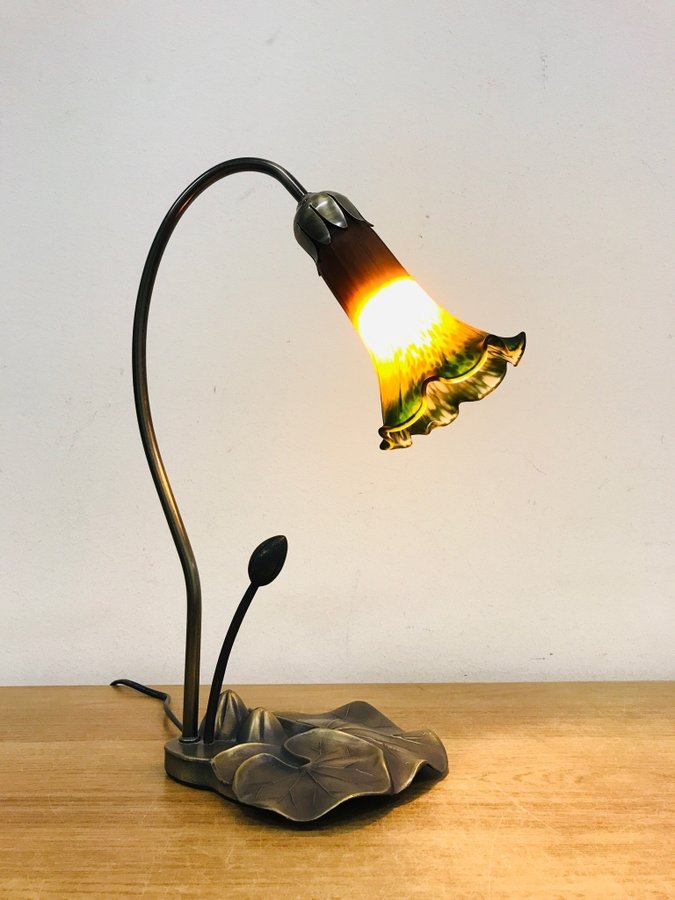 Jugend bordslampa med glaskupa, Art Nouveau stil lampa