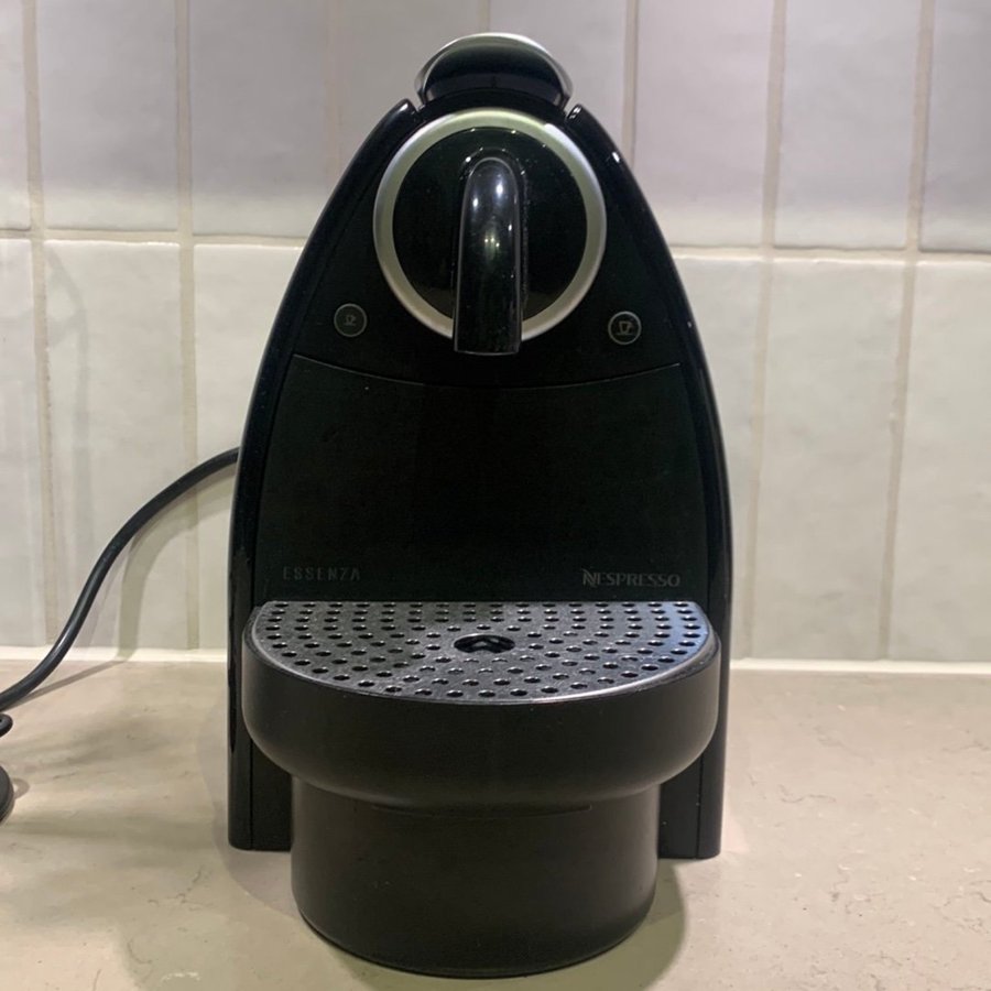 Nespresso Essenza med kapselställ